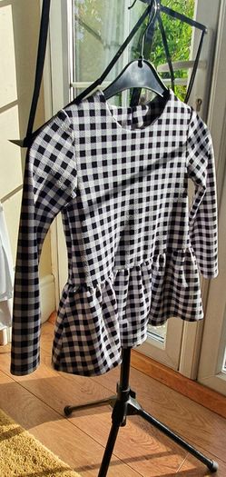 A fab Girls Top New Condition Age 8 to 9 Yrs