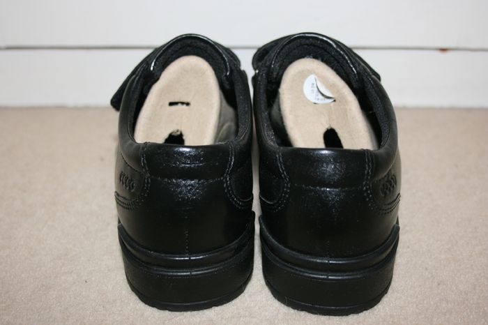 Ecco Boys Black Leather Boys School Shoes Like New - Size 34 (U.K. 2)