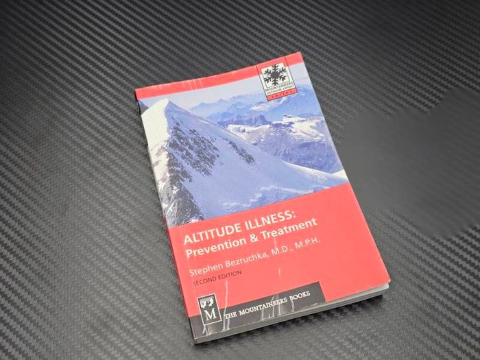 Altitude Illness: Prevention and Treatment Mountaineers outdoor expert Series Book