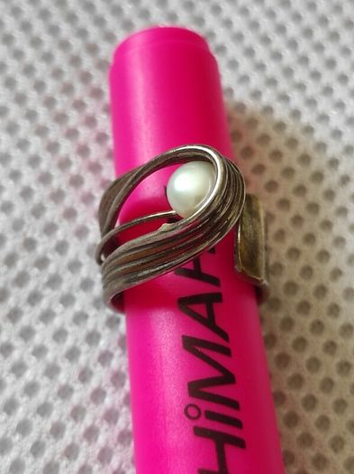 Sterling silver pearl ring