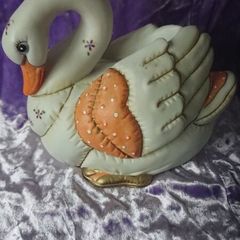 Swan figurine