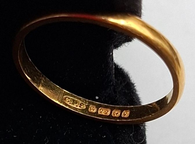 22 ct yellow gold ring size P