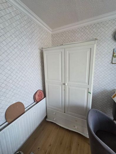 FREE wardrobe