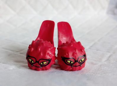 Shoes for Ghoulia yelps monster high doll