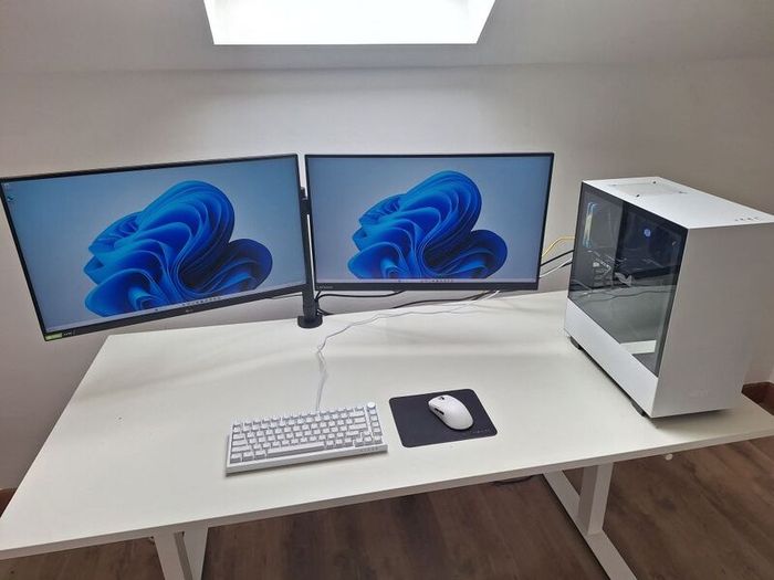 Ultimate 1440p Streaming & Gaming Studio | RTX 5060 | 32GB RAM | Dual Monitors | Arozzi Mic | Xbox Controller