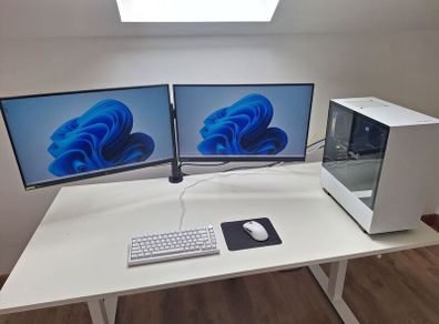 Ultimate 1440p Streaming & Gaming Studio | RTX 5060 | 32GB RAM | Dual Monitors | Arozzi Mic | Xbox Controller