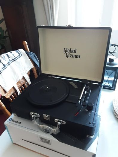 Global Gizmos retro briefcase portable record player