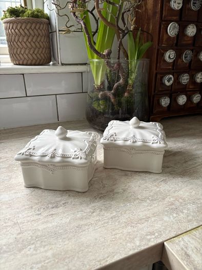 New French inspired ceramic lidded storage box in antique white.