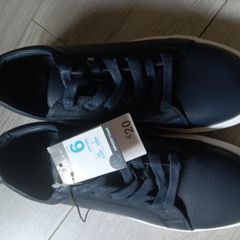 Trainers size 6