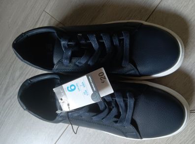 Trainers size 6