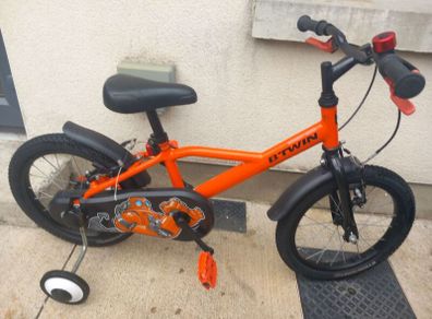 Kids Btwin 500 robot bike size 16 inch wheels