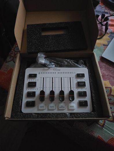 Fifine SC3 Streaming gaming mixer White