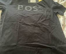 Hugo Boss Black T Shirt in Large, NWT