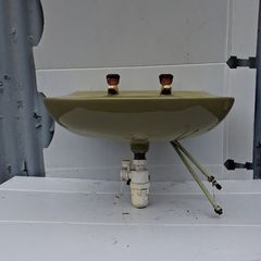Bathroom suite