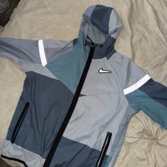 nike windbreaker