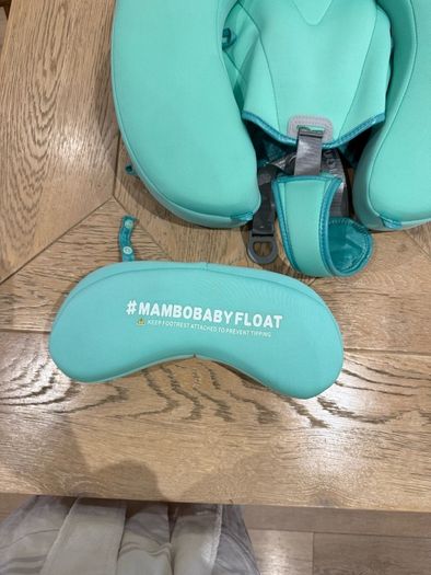 Mambobaby flotation with 5 point harness