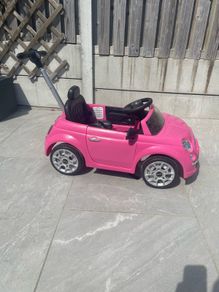 Kids ride on Fiat 500 car