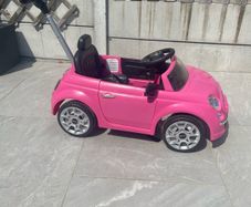 Kids ride on Fiat 500 car