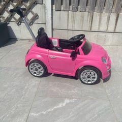 Kids ride on Fiat 500 car