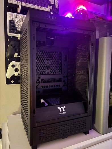 Thermaltake Tower 200 PC Case