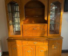 Traditional Oak Dresser Display Cabinet/ Dresser with hutch