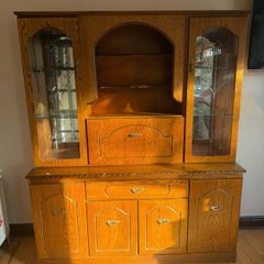 Traditional Oak Dresser Display Cabinet/ Dresser with hutch