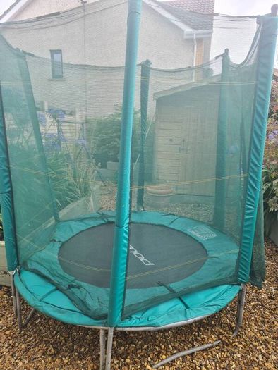 6ft Trampoline with Enclosure