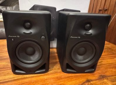 Pioneer DJ DM-40D-BT Bluetooth Monitor Speakers