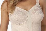 BNWT Triumph Women's Doreen L02 X Long line  Non-wired bra white colour size UK46 C EU105 C Postage included