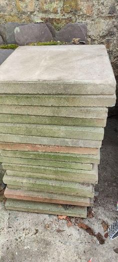 33 paving slabs 40cm square