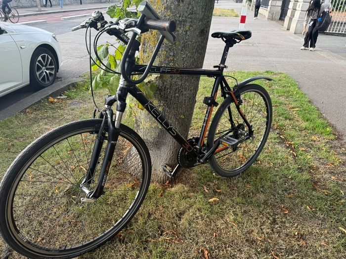 Cube Hybrid Bike 28" 700x35C Shimano Mudguards Lock