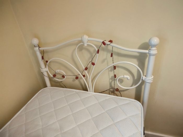 Single bed with pullout bed underneath