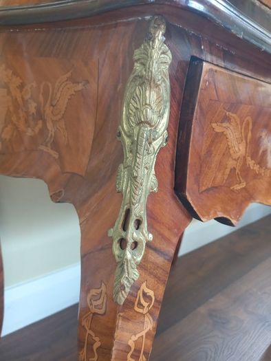 French Style Antique Writing Desk (Reproduction)