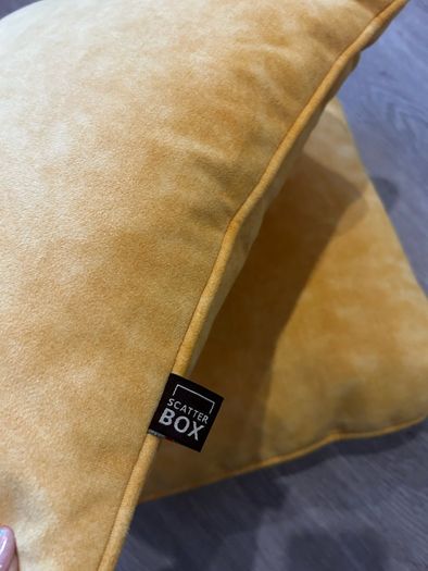 Yellow scatter box cushion