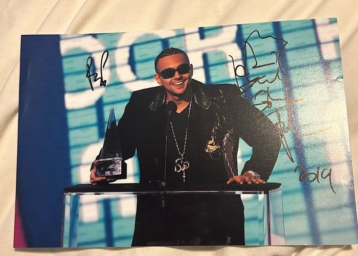 Assortment of autographs