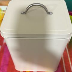 Large storage food tin