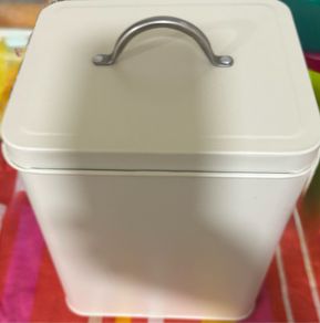 Large storage food tin