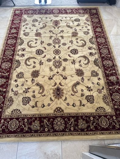 Large rug 240x330 brand new, very good guality