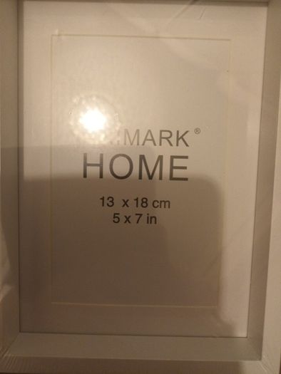 2 x white photo frames
