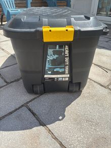 Heavy duty trunk on 4 wheels
