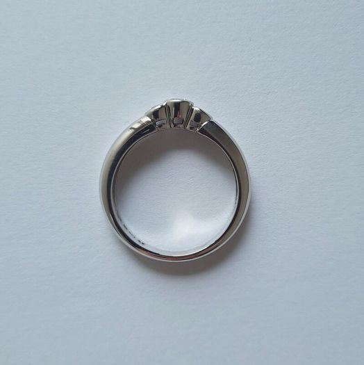 18ct white gold diamond ring 3 stones