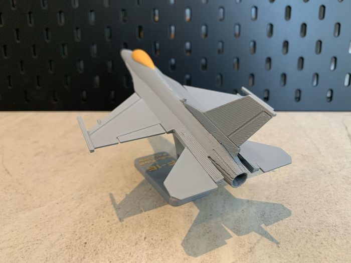 F-16 Fighting Falcon - 3D printed model (free postage)