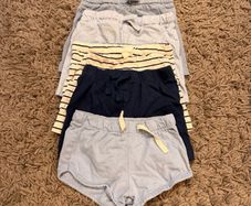Bundle of 5 shorts - size 6-9 months