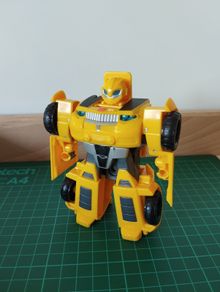 Hasbro Playskool Transformer bumblebee