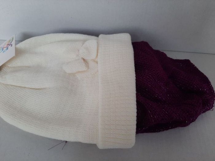 New child's white beanie hat and scarf tag attached