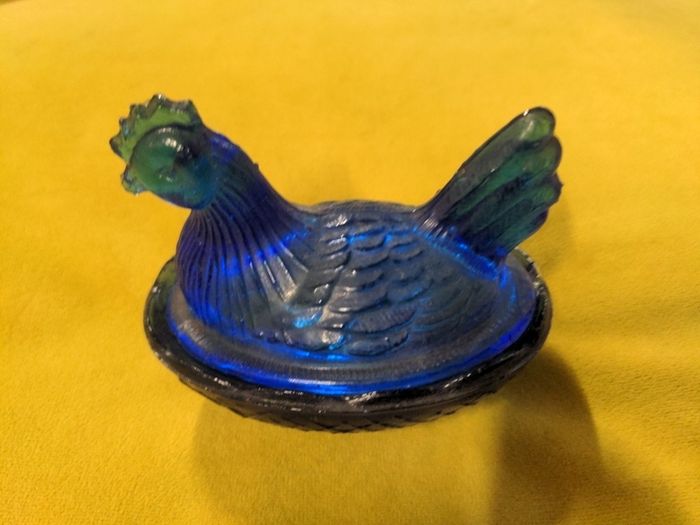 VINTAGE ASIAN COBALT Blue Glass Hen on a Nest Trinket Dish