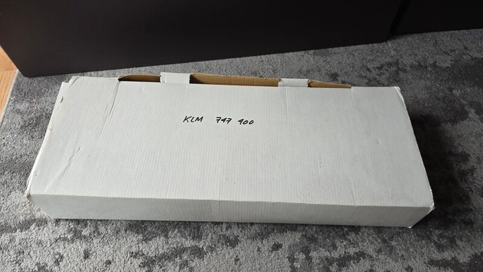 1:130 scale KLM Boeing 747-400 Travel agent model