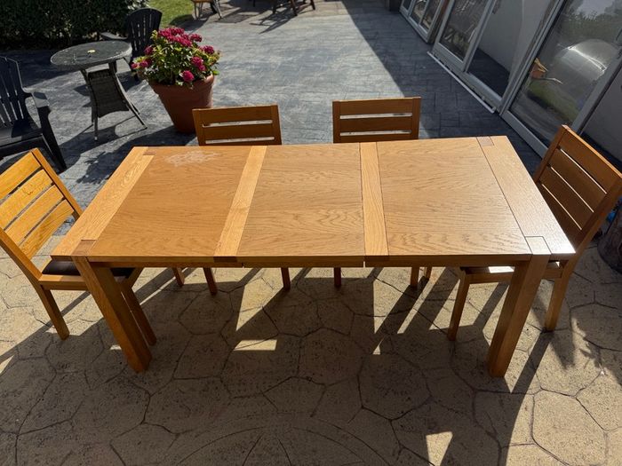 Extendable Kitchen Table and 6 Chairs