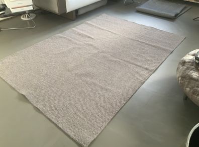 Woollen dark beige rug