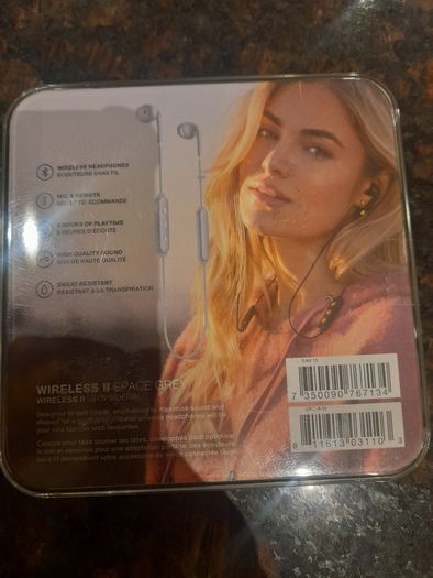Wireless bluetooth earbuds Happy Plugs brand